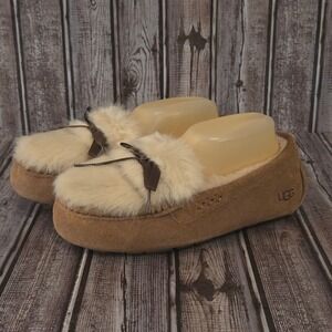 Sz 8 Womens UGG Dakota Fluff Chestnut Suede Sheepskin Fur Moccasin Slippers EUC